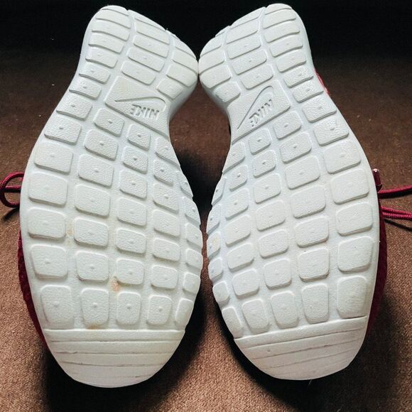 Mint Condition NIKE Roshe Run Burgundy Suede Sz 9 - Picture 8 of 8